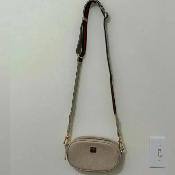 Hampton Road Crossbody - Picture 9 of 9
